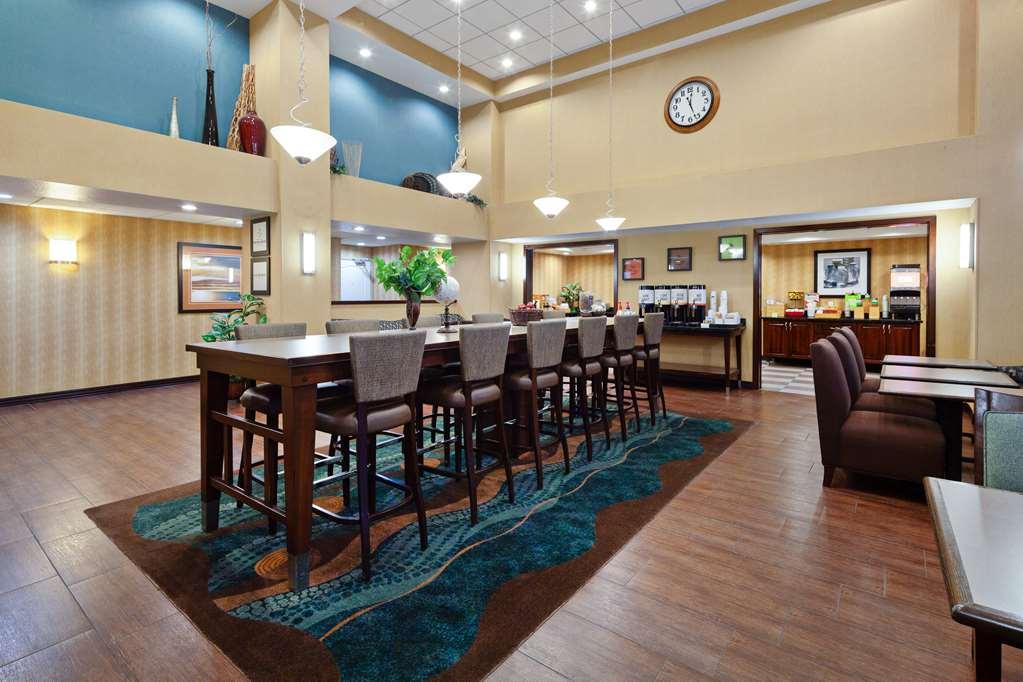 Hampton Inn & Suites Agoura Hills Exterior photo