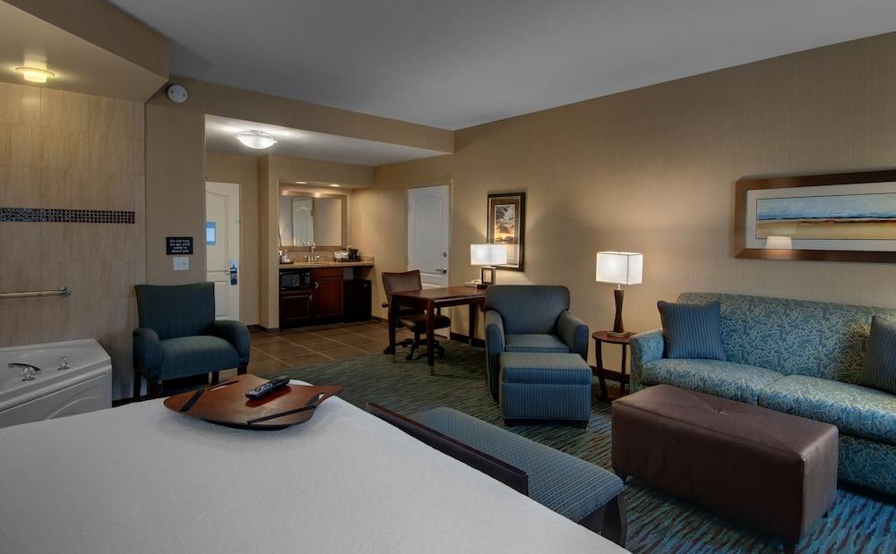 Hampton Inn & Suites Agoura Hills Exterior photo