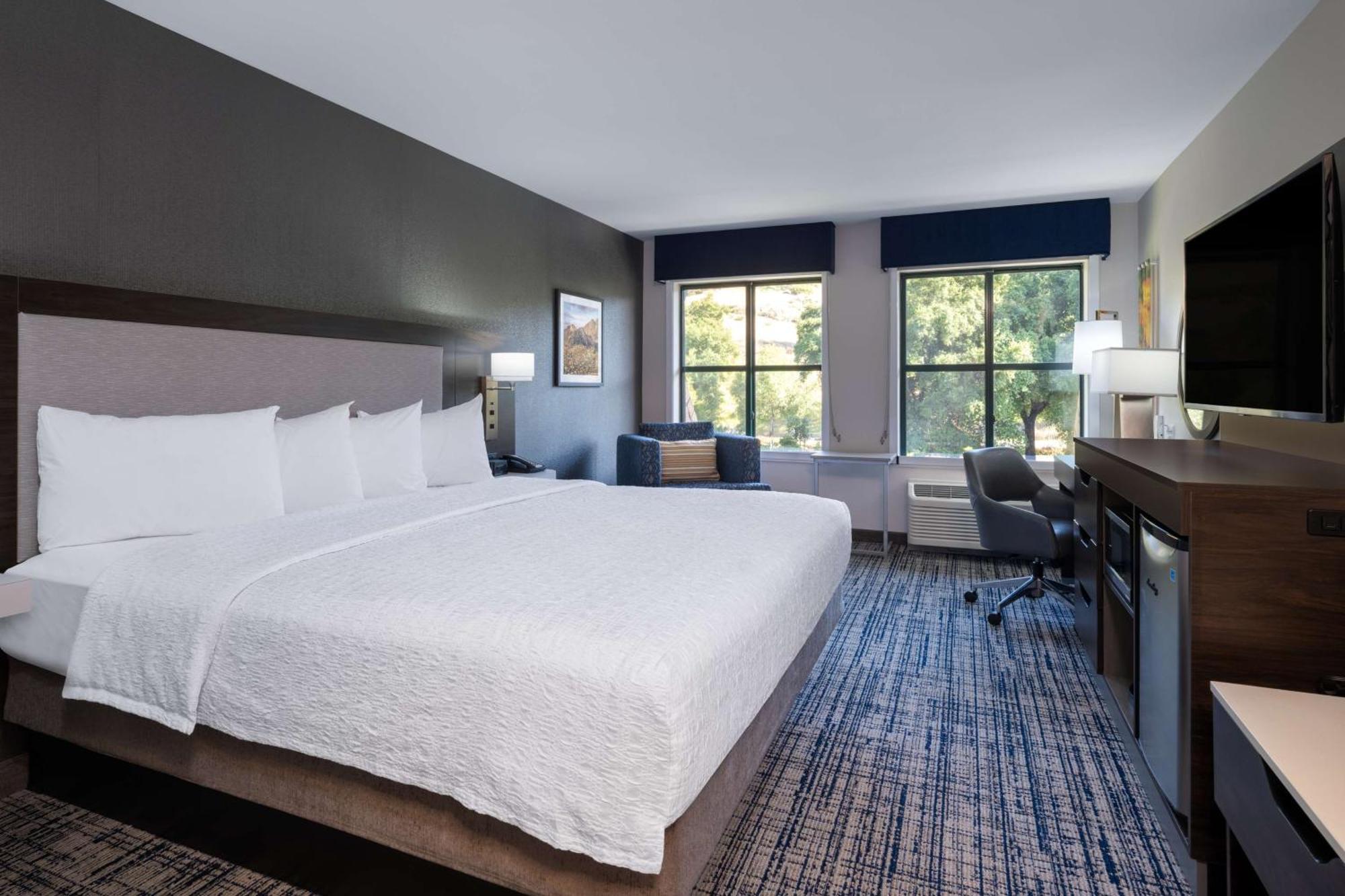 Hampton Inn & Suites Agoura Hills Exterior photo