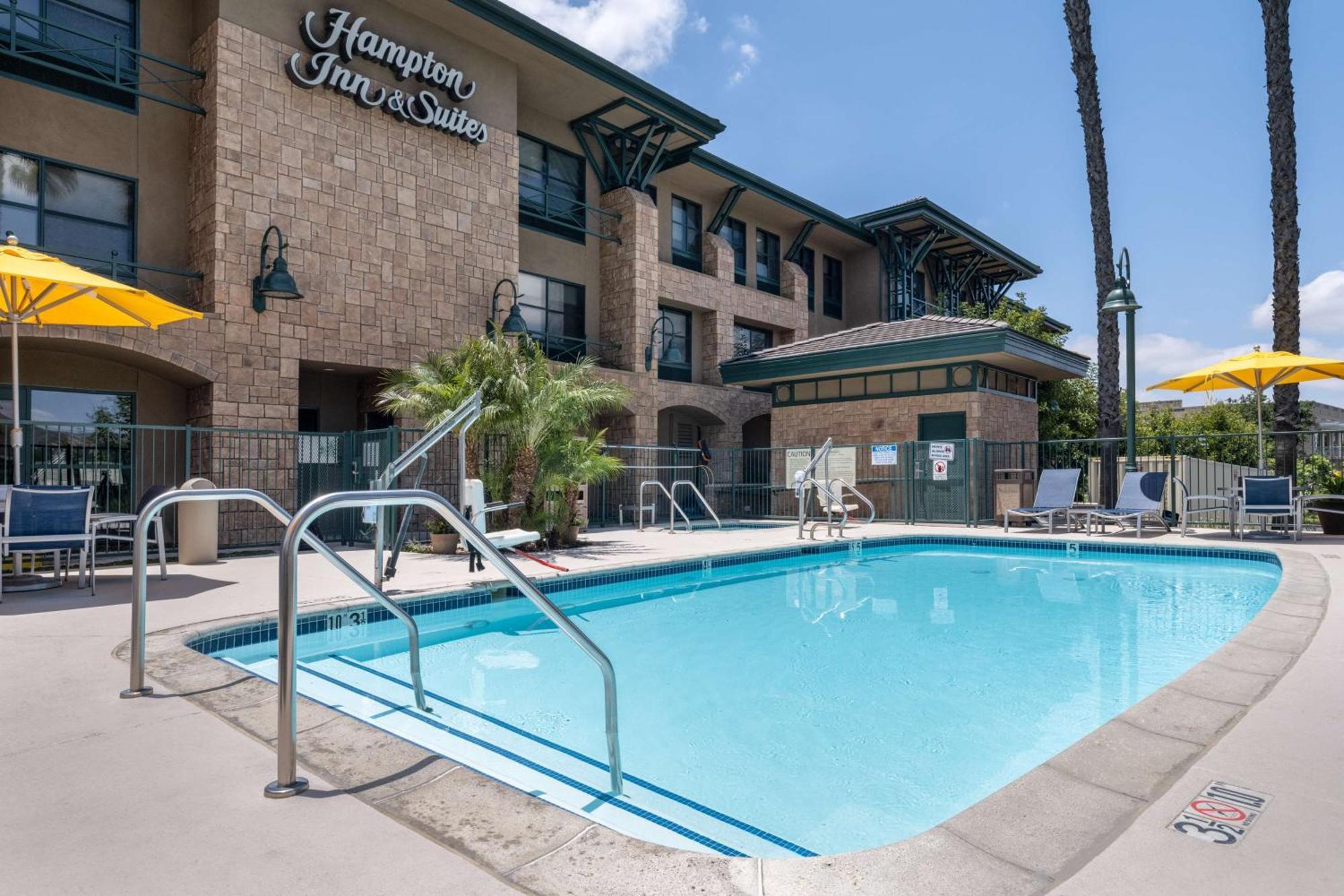 Hampton Inn & Suites Agoura Hills Exterior photo
