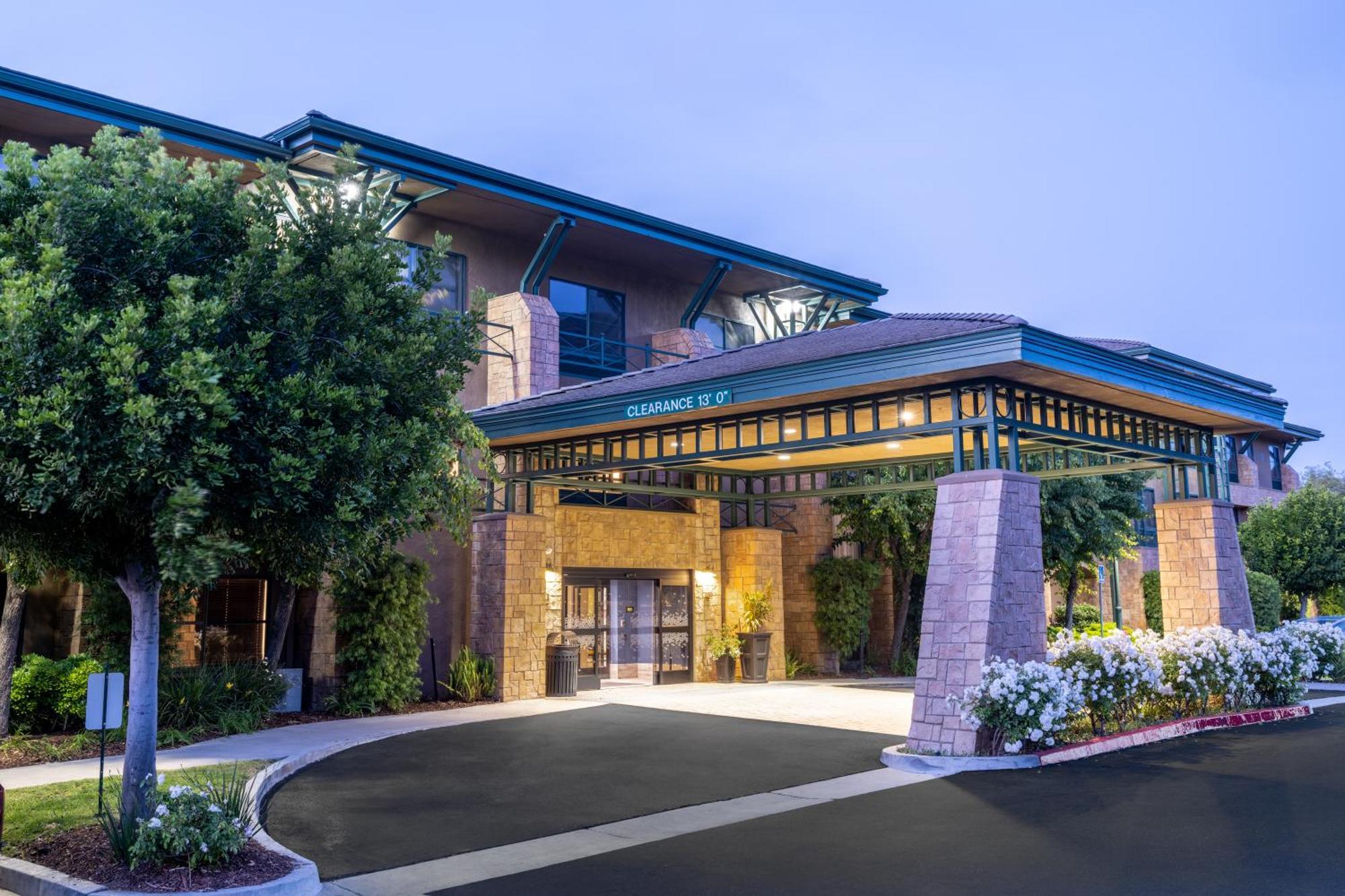 Hampton Inn & Suites Agoura Hills Exterior photo