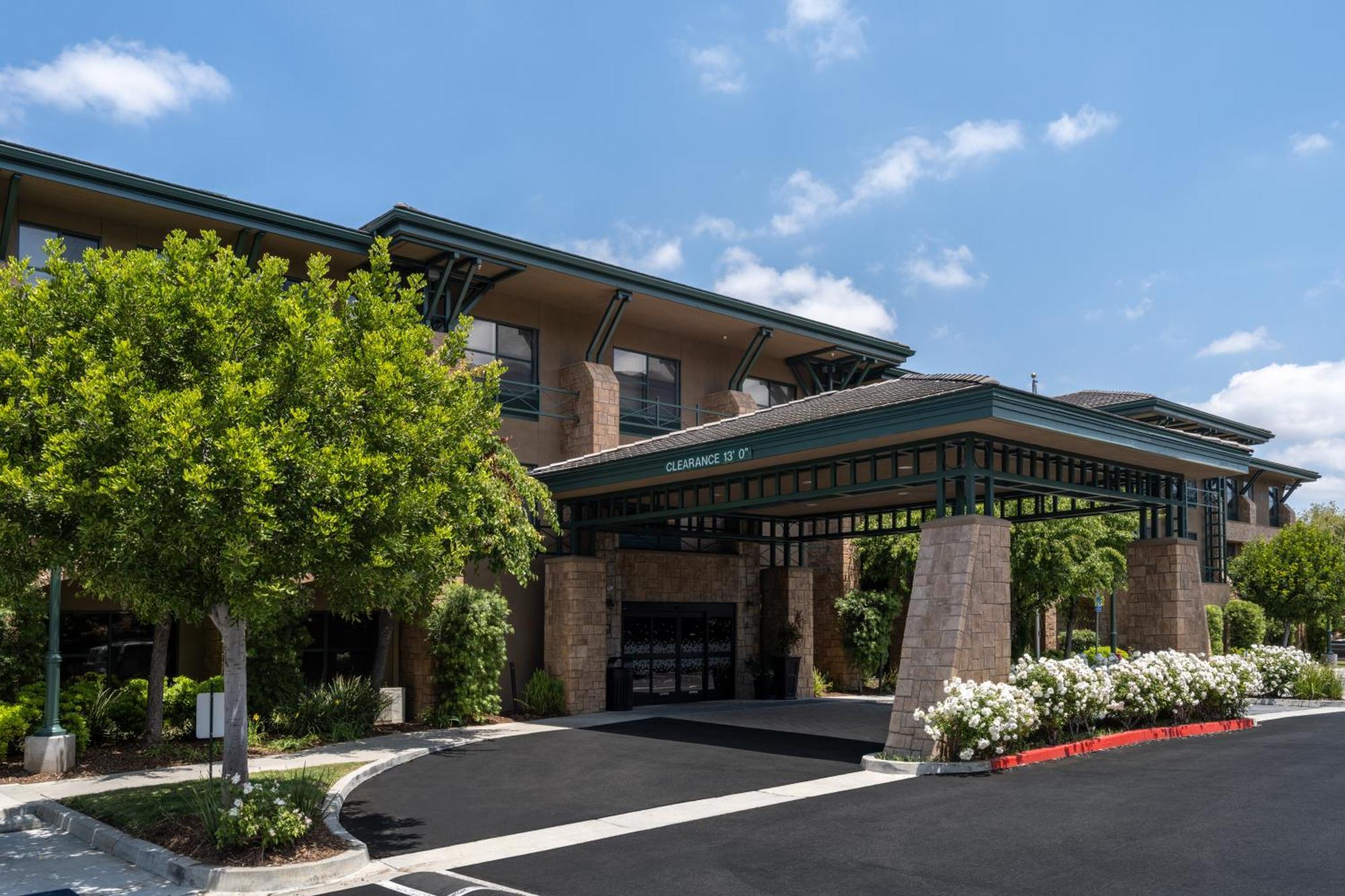 Hampton Inn & Suites Agoura Hills Exterior photo